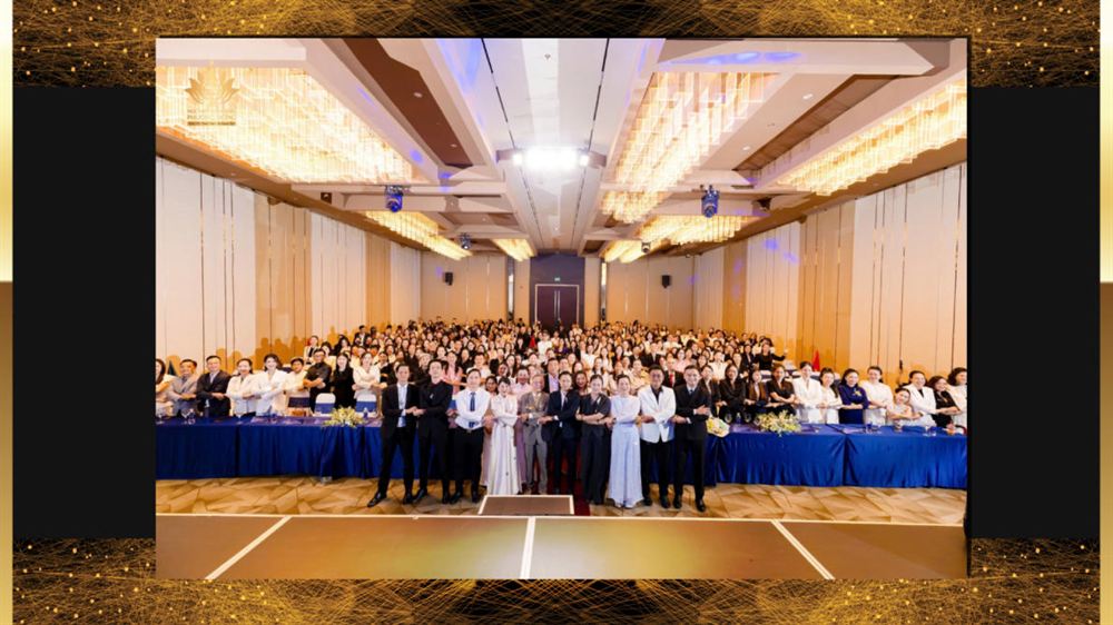 Cộng đồng học viên và đại lý Kim Tâm Cát trong một sự kiện lớn